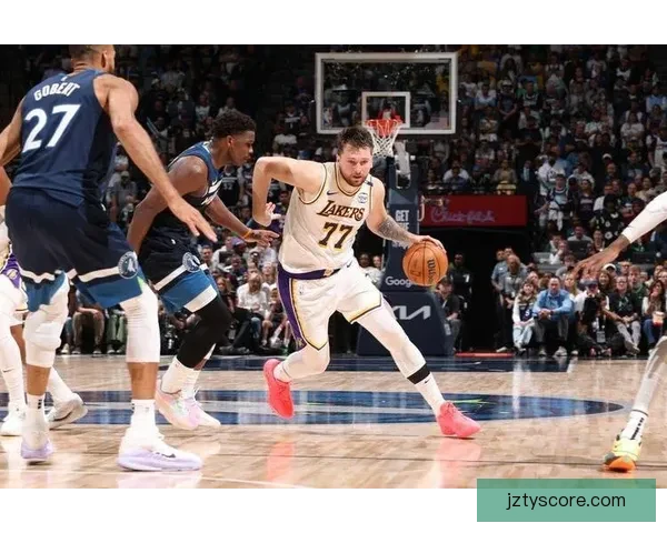 詹姆斯创NBA新纪录 东契奇42分助力刷新队史第一人